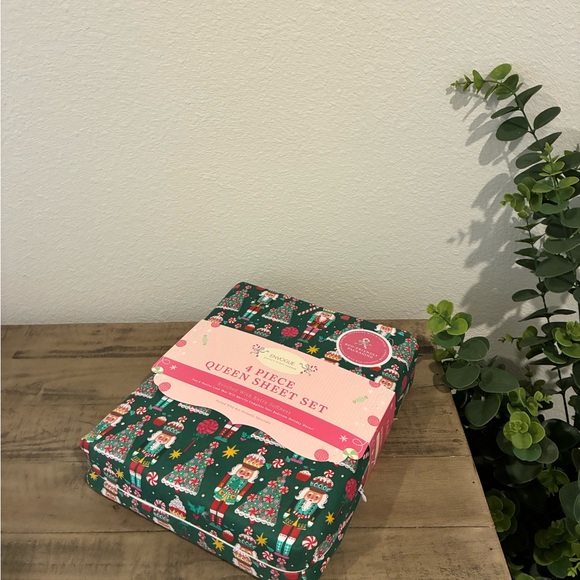 QUEEN Christmas Nutcrackers Sheet Set. - Picture 3 of 5